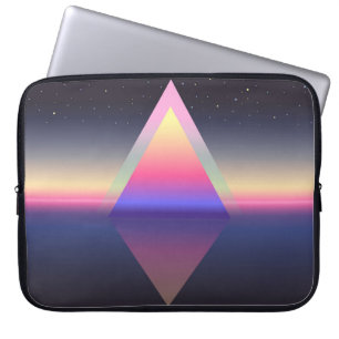 Glühendes Dreieck. Ethereum-Konzept. futuristische Laptopschutzhülle