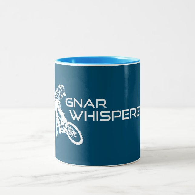 Gnar Whisperer Mountain Biking Zweifarbige Tasse (Mittel)