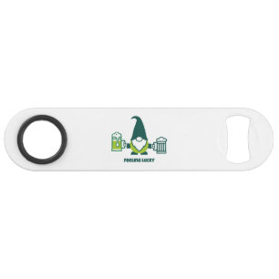 Gnome de la Saint-Patrick avec chope de bière