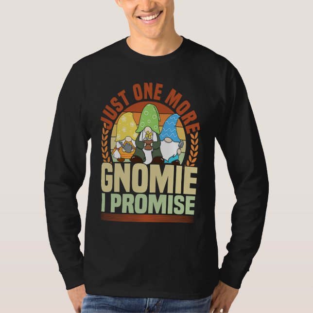 Gnome Gardening Just One More Gnomie Lawn & Garden T-Shirt (Vorderseite)