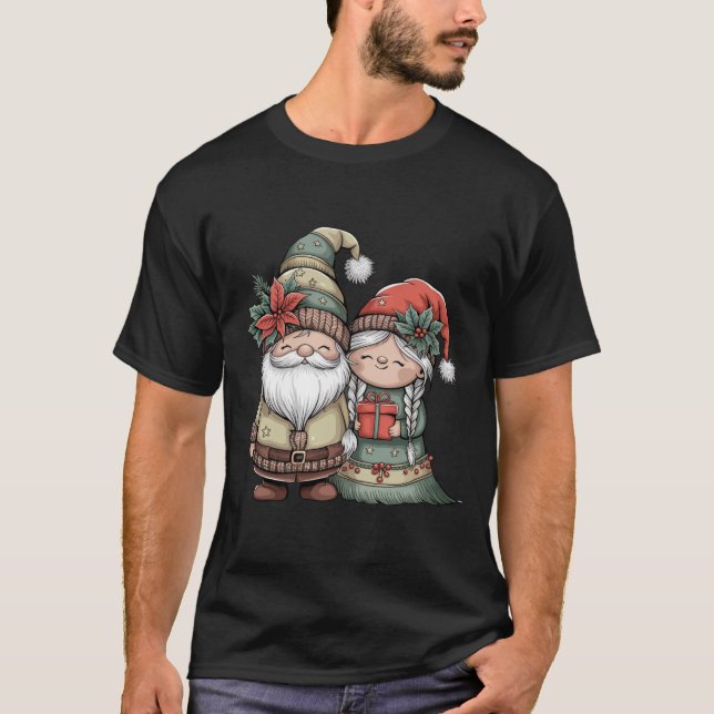 Gnome Holiday Hugs T-Shirt (Vorderseite)