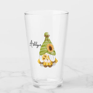 Gnome mignonne avec verre de tournesol