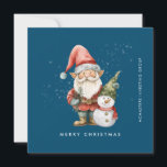 Gnome und Snowman frohe Weihnachtsgeschenk Feiertagskarte<br><div class="desc">Eine rot gekleidete Gnome steht neben einem Schneemann in einem grünen Strumpf mit Hut und rotem Schal. Sie sind umgeben von einem weißen Schneeabbau, der auf dem dunkelblauen Hintergrund Pop. Die minimalistische Ästhetik entsteht mit einem einfachen Frohen Weihnachten unten und der Firmenname läuft senkrecht auf dem rechten Rand. Eine bearbeitbare...</div>