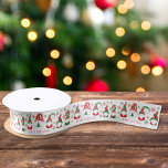 Gnomes Merry Christmas Satinband<br><div class="desc">Feierliche Weihnachtsgeschenke mit fünf niedlichen skandinavischen Gnomen mit einem saisonalen Rot- und Grünhut umgeben von Rot-, Grün- und Goldschneeflocken und "Frohe Weihnachten" in lustiger roter Typografie.</div>