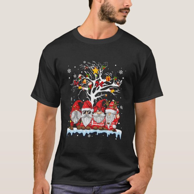 Gnomies In Red Gnome Ugly Tree Lights Snow Winter T-Shirt (Vorderseite)
