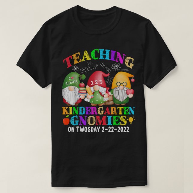 Gnomies lehren Kindergarten am 22.2.2022 F T-Shirt (Design vorne)