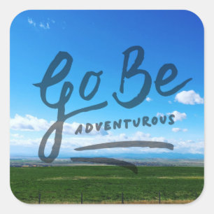 Go Be Adventurous Quadratischer Aufkleber
