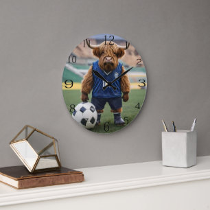 "Goal-Getter: Eine Hochlandkuh für Fußball verklei Große Wanduhr