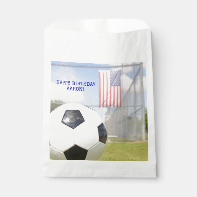 Goal Post Black and White Soccer Ball Sport Geschenktütchen (Vorderseite)