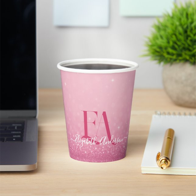 Gobelet en papier pailleté rose avec nom et initia (Insitu)