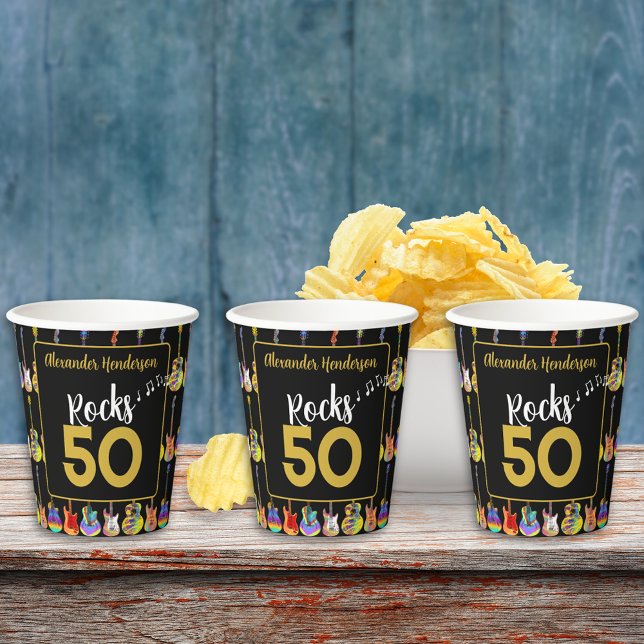 Gobelets En Papier 50e Anniversaire Guitar Rock personnalisé (Personalized rock and roll 50th birthday party colorful guitars black and gold)