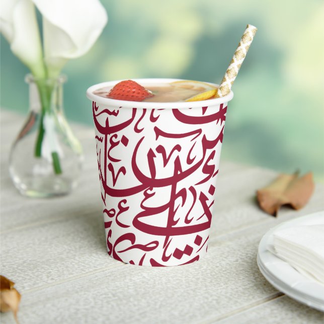 Gobelets En Papier Alphabets Arabes Aléatoires En Rouge (Insitu)