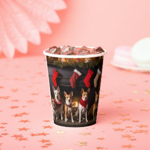 Gobelets En Papier Basenji au coin du feu de Noël