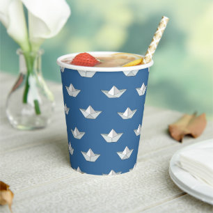 Gobelets En Papier Bateaux Origami Sur Le Motif D'Eau