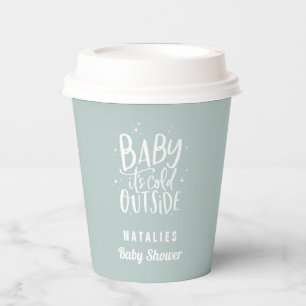 Gobelets En Papier Bébé il fait froid à l'extérieur de la fête d