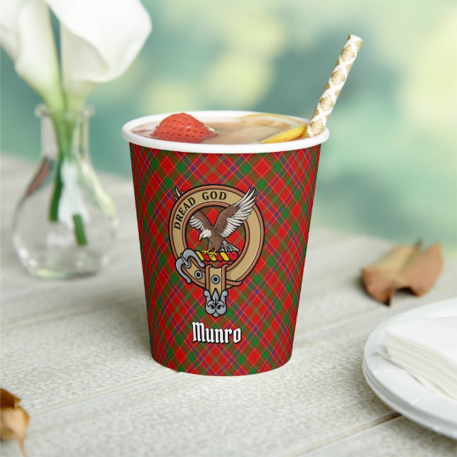 Gobelets En Papier Blason du clan Munro sur tartan (Insitu)
