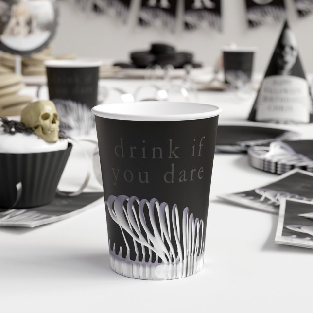 Gobelets En Papier Boire Éffrayant Halloween si vous osez tasses de p (Drink if you dare? A spooky skeleton rib paper cup with text you can customize. Happy Halloween!)