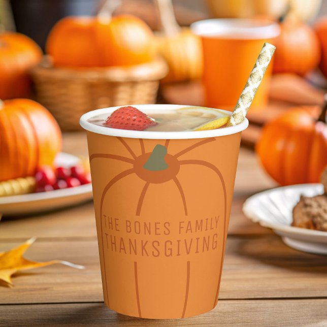 Gobelets En Papier Coupes de papier Citrouille orange moderne Thanksg (A fun pumpkin inspired paper cup with space for your family name. Perfect for Thanksgiving parties)