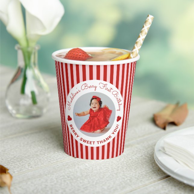 Gobelets En Papier Cute Preppy Striped Berry First Girl Birthday (Insitu)