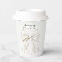 Elle joue la Coupe du papier blanc de la cou
