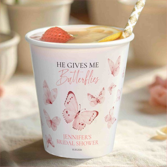 Gobelets En Papier Il Me Donne Des Papillons Rose Fête des mariées (Créateur téléchargé)