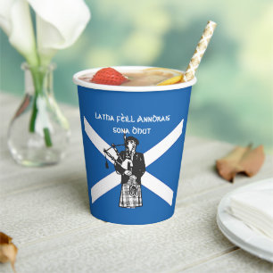 Gobelets En Papier Joyeux Bagpiper du drapeau de la Saint Andrews