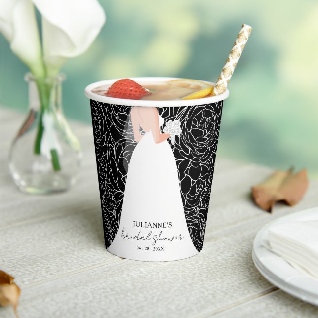Gobelets En Papier Mariée Élégante sur Fond Noir (Insitu)