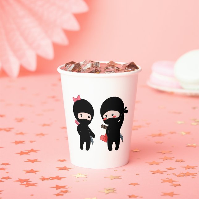 Gobelets En Papier Ninja Pair, un garçon et une fille (Insitu)
