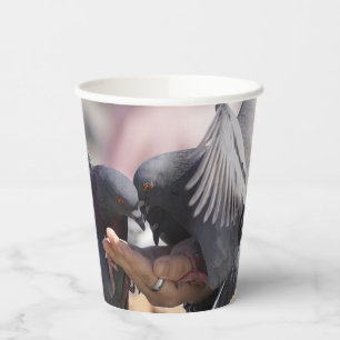 Gobelets En Papier Photo d'ailes colorées d'oiseaux de pigeon pour le
