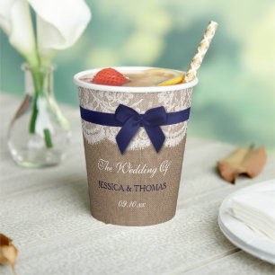 Gobelets En Papier Ruban de la marine sur Burlap et Mariage de dentel