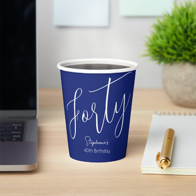 Gobelets En Papier Simply Modern Script Marine Blue 40e anniversaire (Insitu)
