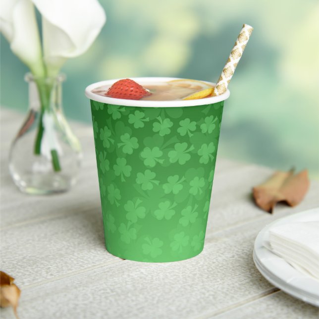Gobelets En Papier St. Patrick's Day green shamrock ombre motif (Insitu)