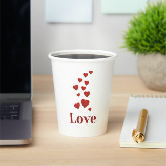 Gobelets En Papier Tasse d'AMOUR avec des cœurs.