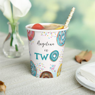 Gobelets En Papier Tasse en papier pour un deuxième anniversaire.