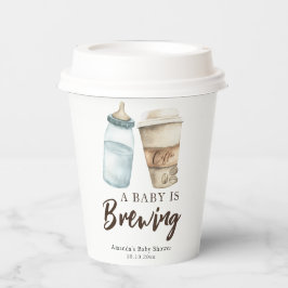 Gobelets En Papier Un bébé brasse une bouteille Baby shower café