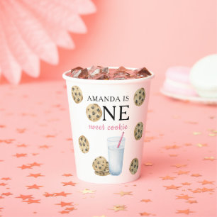 Gobelets En Papier Un biscuit doux et le lait fille premier anniversa