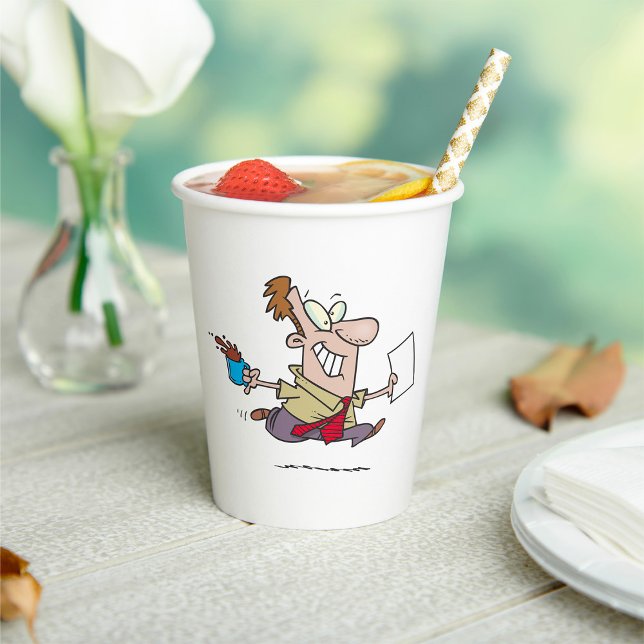 Gobelets En Papier Un Homme Coule Avec Du Café (Créateur téléchargé)