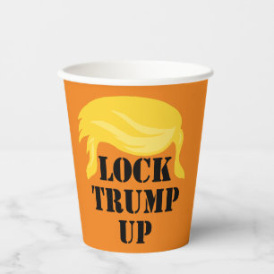 Gobelets En Papier Verrouiller Trump vers le haut