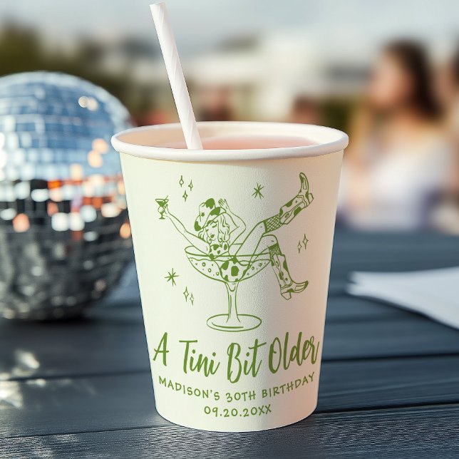 Gobelets En Papier Whimsical A Tini Un Peu Plus Vieux Vert Anniversai (Créateur téléchargé)