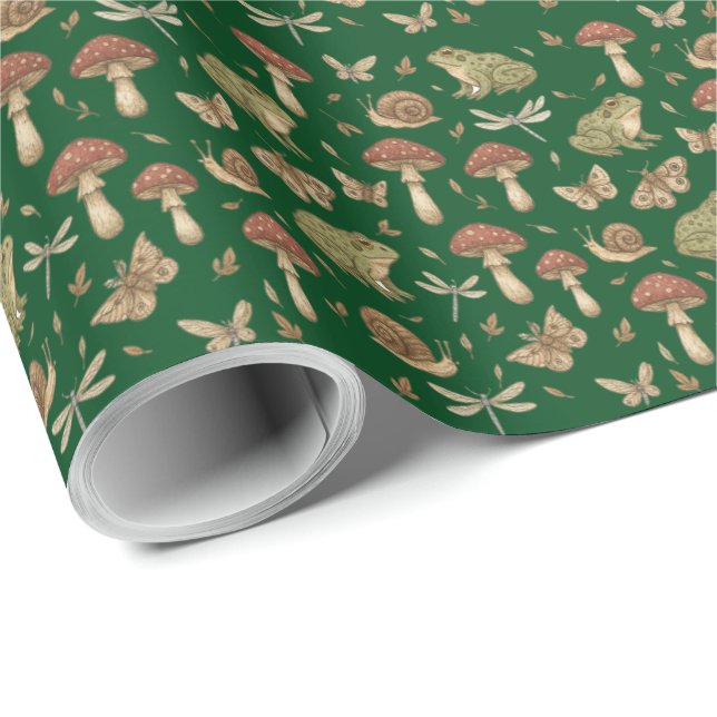 Goblincore Mushroom Frog Snail Dragonfly Pattern Geschenkpapier (Rolleneckpunkt)