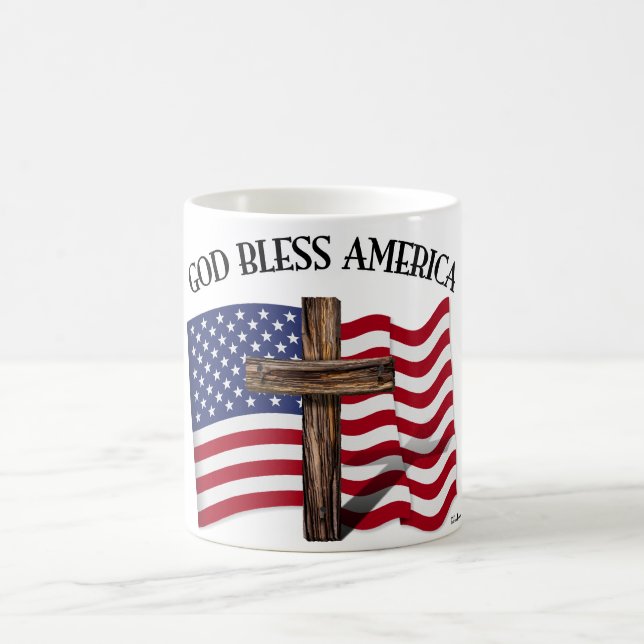GOD BLESS AMERICA mit robustem Kreuz und US-Flagge Kaffeetasse (Mittel)