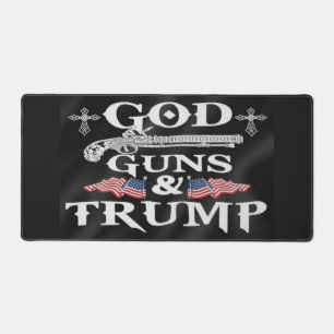 GOD GUNS & TRUMP SCHREIBTISCHUNTERLAGE