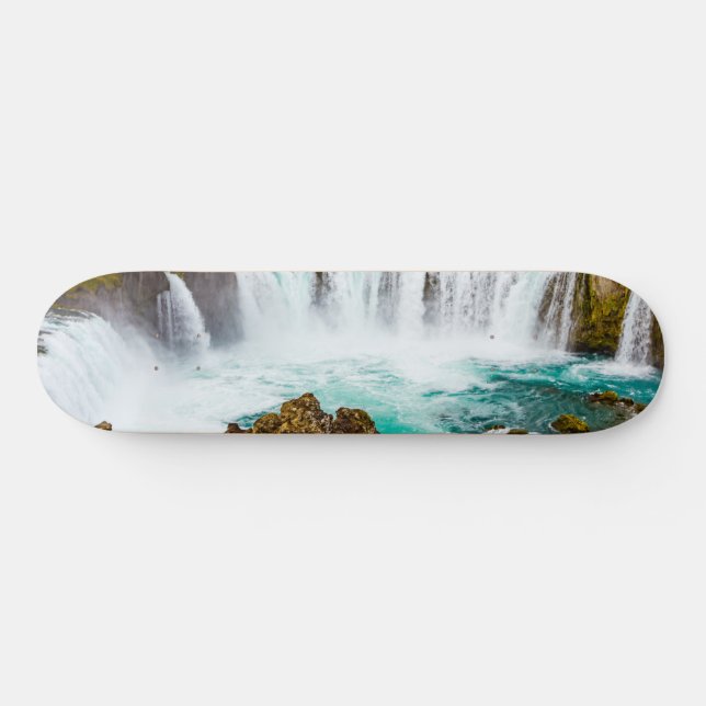 Godafoss Wasserfall, Island Skateboard (Horizontal)