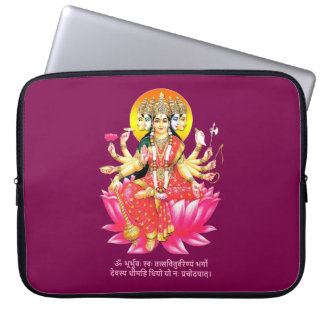 Goddess Gayatri Devi über Lotus Hindu Deity Laptopschutzhülle