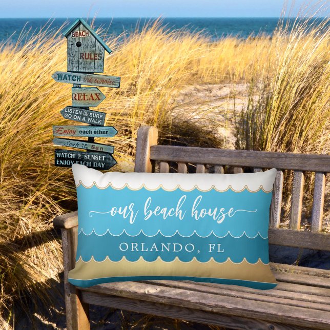 Gold Aquamarin Waves Beach House Pillow Kissen Für Draußen (An elegant wave striped pillow in teal, blue, gold and white - nice for a beach house, coastal home)