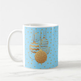 Gold baubles and stars on an ice blue background kaffeetasse