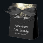 Gold Birthday Party 70's Disco Ball Vielen Dank Geschenkschachtel<br><div class="desc">Mit unserer 70. Geburtstagsparty 70's Disco Ball Fvor Box stärken Sie Ihre 70-jährige Geburtstagsfeier. Diese Gunst Box erfasst das Wesen der Disco-Zeit, macht es die perfekte Wahl für eine disco-thematische Bash oder jedes Ereignis, wo Sie gewollt, eine Touch von "70er Magic. In einem zauberhaften Gold-Schatten verströmt diese Gunst-Box ein Gefühl...</div>