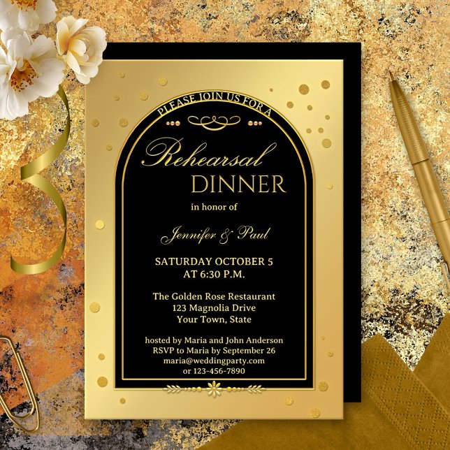 Gold Black Chic Confetti Probe Dinner Einladung (A festive rehearsal dinner invitation featuring a gold and black design with confetti sparkles.)
