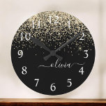 Gold Black Glitter Script Monogram Girly Name Runde Wanduhr<br><div class="desc">Black and Gold Sparkle Glitter Brushed Script Monogram Name Clock. This makes the perfect sweet 16 birthday,  wedding,  bridal shower,  anniversary,  baby shower or bachelorette party gift for someone that loves glam luxury and chic styles.</div>