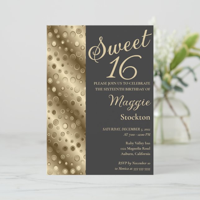 Gold Border Sweet 16 Invitation (Debout devant)